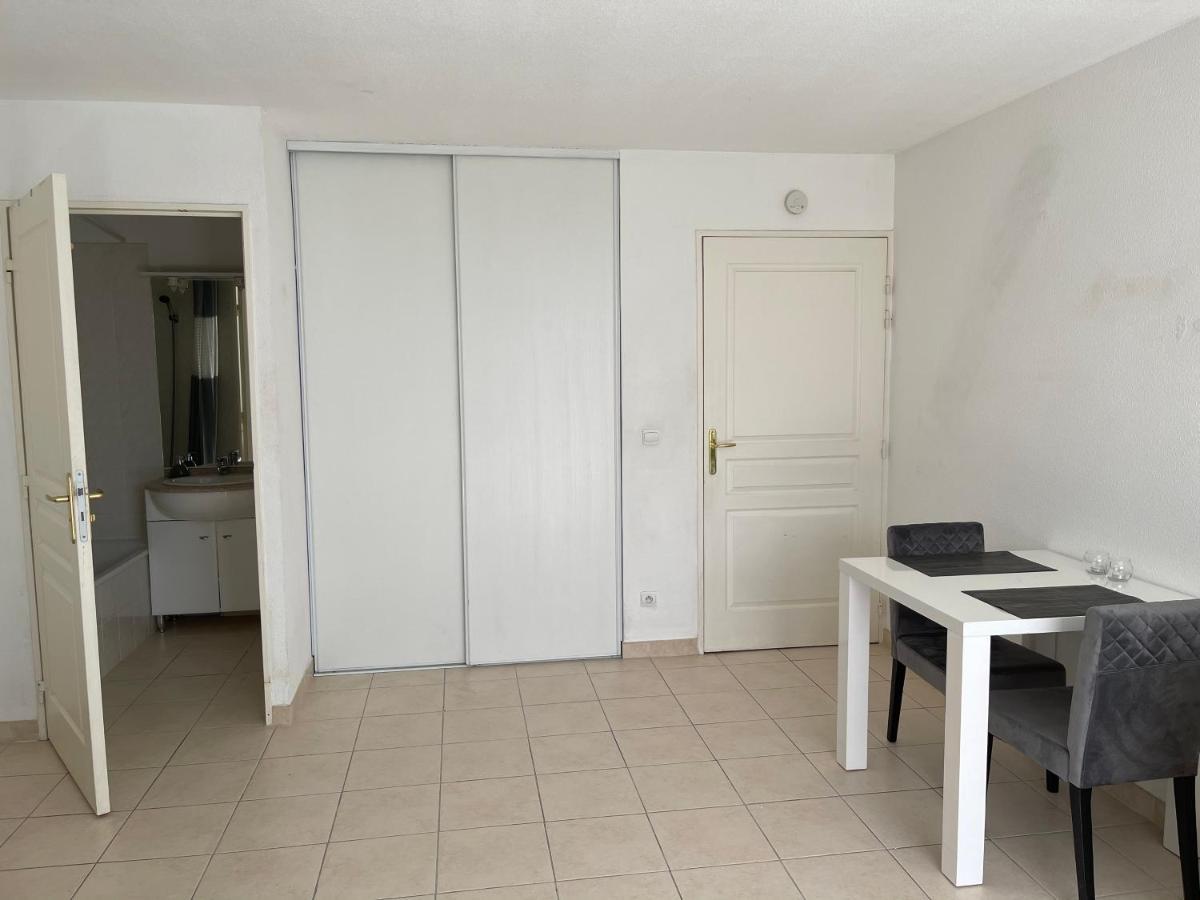 Superbe studio de 31m en rez de jardin Saint-Laurent-du-Var Buitenkant foto